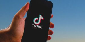 TikTokセーブとは？相手にバレる？やり方や消す方法も詳しく紹介