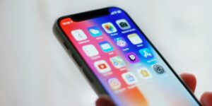 【iphone】明るさ自動調整をオフにしてるのに勝手に変わるときはココ！