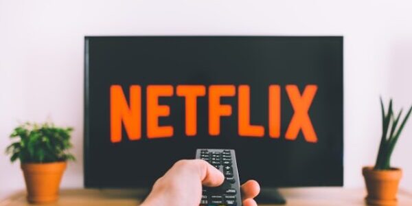 Netflix「お客様のデバイスはこのアカウントのNetflixご利用世帯に紐づけられていません」を解決！突然急に見れなくなった原因